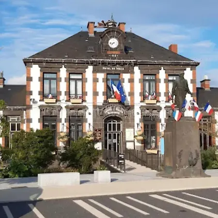 Spacieux A Eloy Les Mines 55 M² Pour 6 Personnes Saint-Eloy-les-Mines